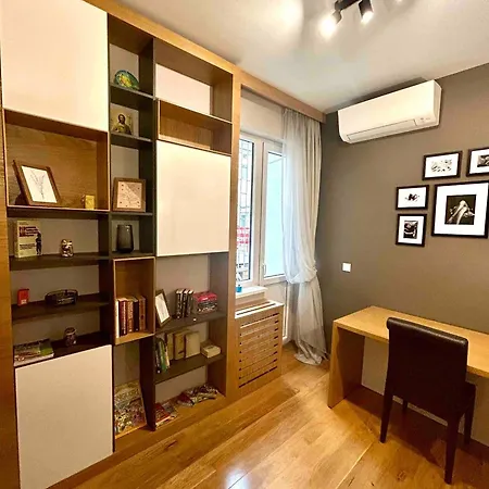 Center Spacious 2br Near Vitosha Blvd Апартаменты