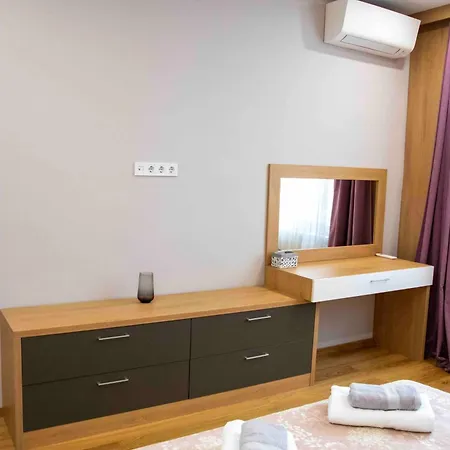 Center Spacious 2br Near Vitosha Blvd Апартаменты