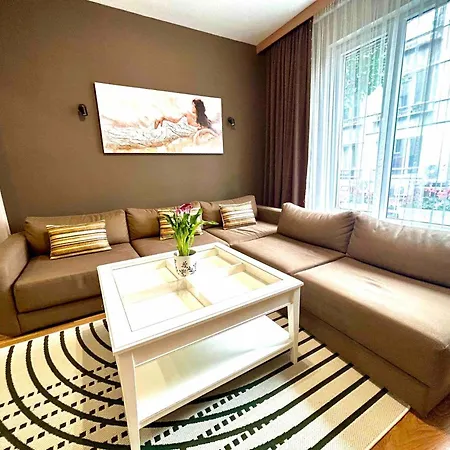 Center Spacious 2br Near Vitosha Blvd * София