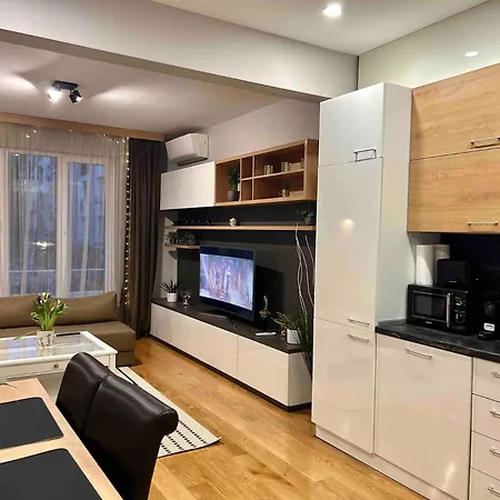 Center Spacious 2br Near Vitosha Blvd Апартамент