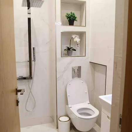 Center Spacious 2br Near Vitosha Blvd * Szófia