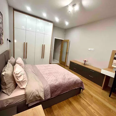 Apartman Center Spacious 2br Near Vitosha Blvd