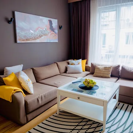 Center Spacious 2br Near Vitosha Blvd Апартамент София