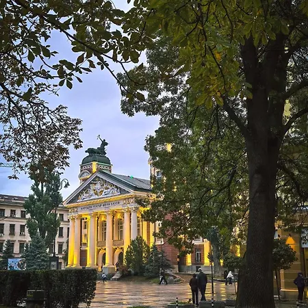 Center Spacious 2br Near Vitosha Blvd 소피아